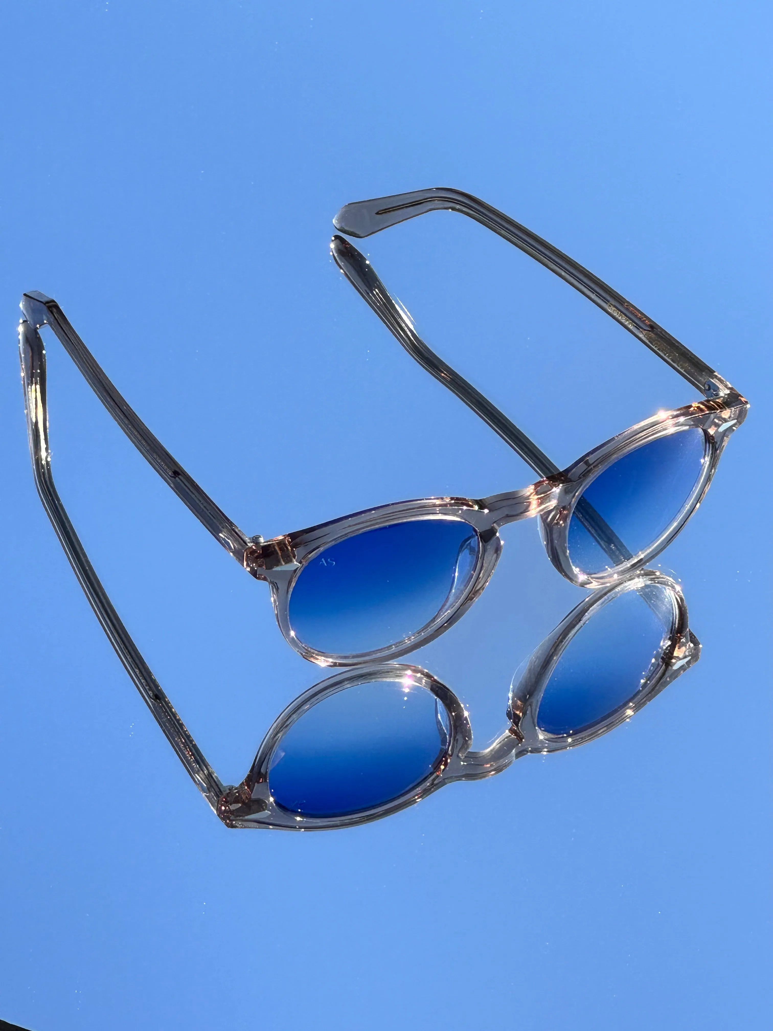 SUNGLASSES - ICONIC - TRANSPARENT CHAMPAGNE